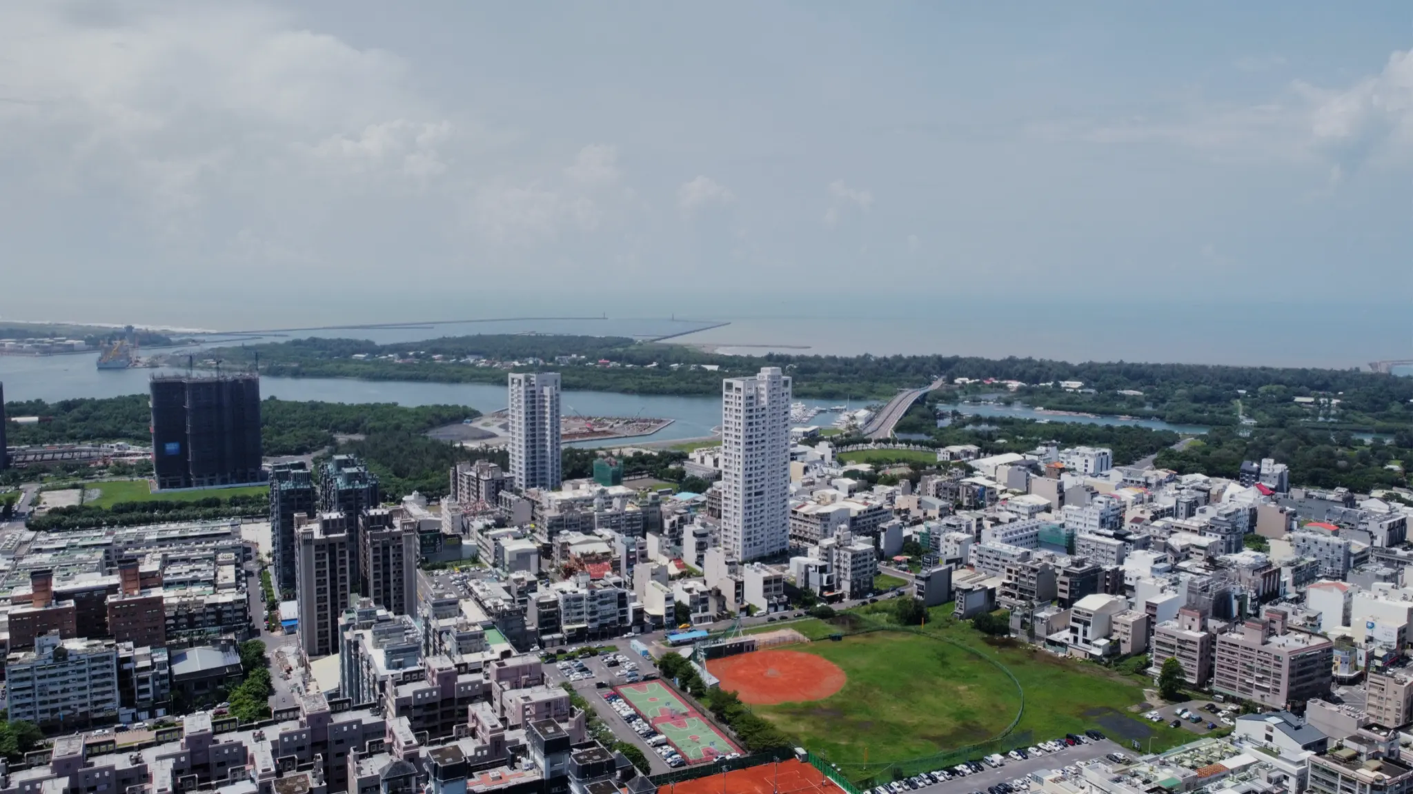 台南安平空拍-鹽水溪出海口與安平高樓群